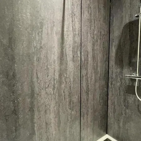 度假居 Elegant Avec 3 Chambres, Cour Fermee Et Terrasse, Proche Des Activites De Montagne Et De Vichy - Fr-1-489-497 *