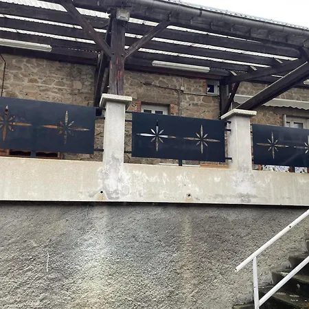 Prázdninový dům Confortable Avec Terrasse Dans La Montagne Bourbonnaise, Animaux Acceptes - Fr-1-489-497