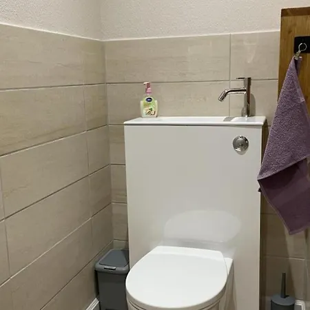 Dom wakacyjny Confortable Avec Terrasse Dans La Montagne Bourbonnaise, Animaux Acceptes - Fr-1-489-497 *