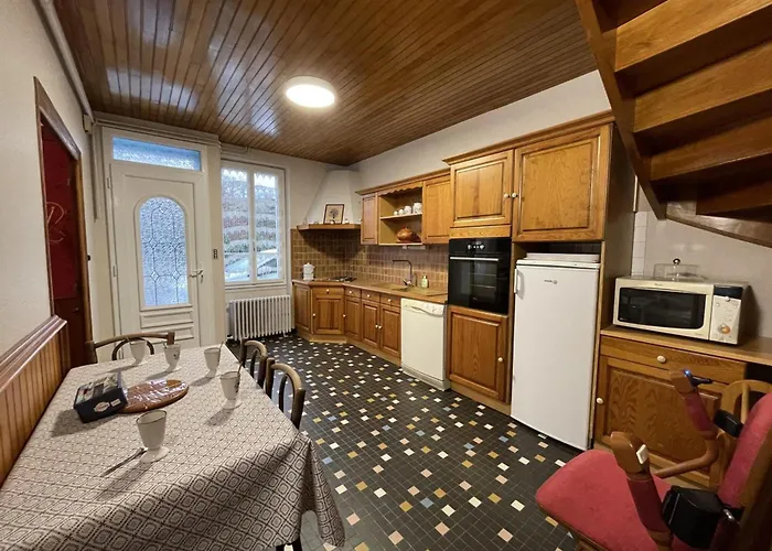 Confortable Avec Terrasse Dans La Montagne Bourbonnaise, Animaux Acceptes - Fr-1-489-497 Дом отдыха