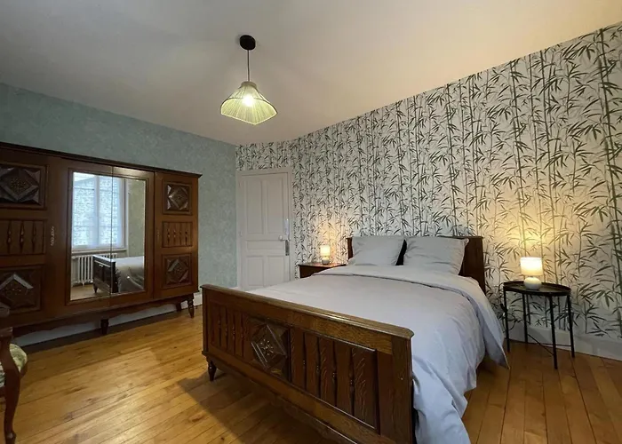 Confortable Avec Terrasse Dans La Montagne Bourbonnaise, Animaux Acceptes - Fr-1-489-497 Дом отдыха *