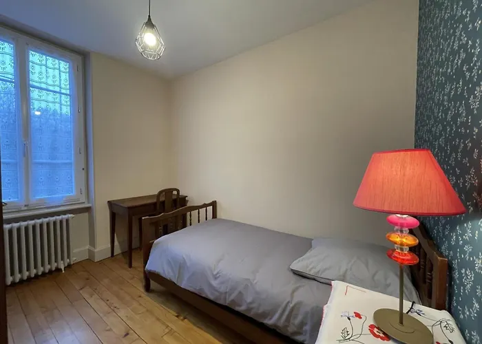 Confortable Avec Terrasse Dans La Montagne Bourbonnaise, Animaux Acceptes - Fr-1-489-497