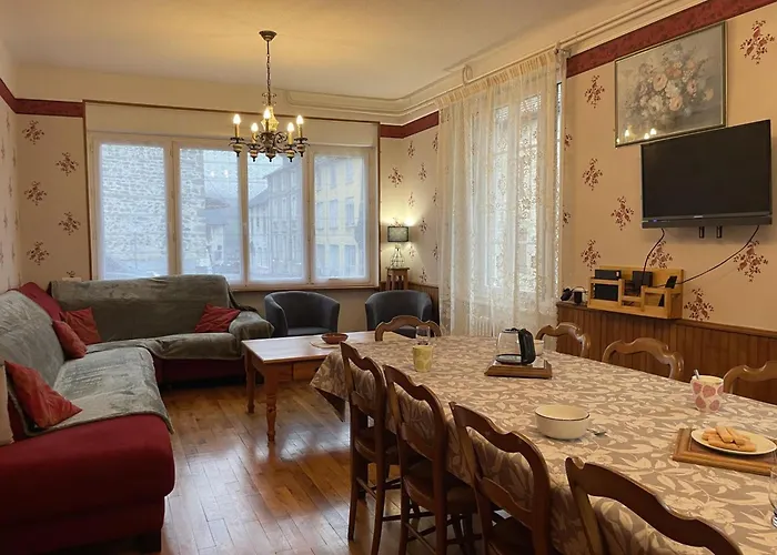 Confortable Avec Terrasse Dans La Montagne Bourbonnaise, Animaux Acceptes - Fr-1-489-497 Дом отдыха