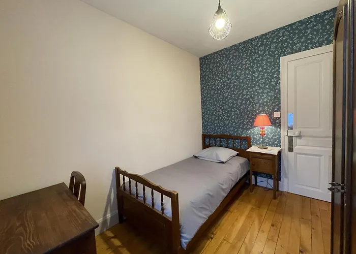 Confortable Avec Terrasse Dans La Montagne Bourbonnaise, Animaux Acceptes - Fr-1-489-497 Дом отдыха *