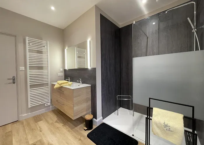 Confortable Avec Terrasse Dans La Montagne Bourbonnaise, Animaux Acceptes - Fr-1-489-497 *