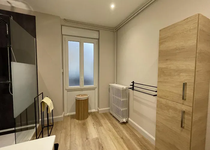 Confortable Avec Terrasse Dans La Montagne Bourbonnaise, Animaux Acceptes - Fr-1-489-497 Дом отдыха *